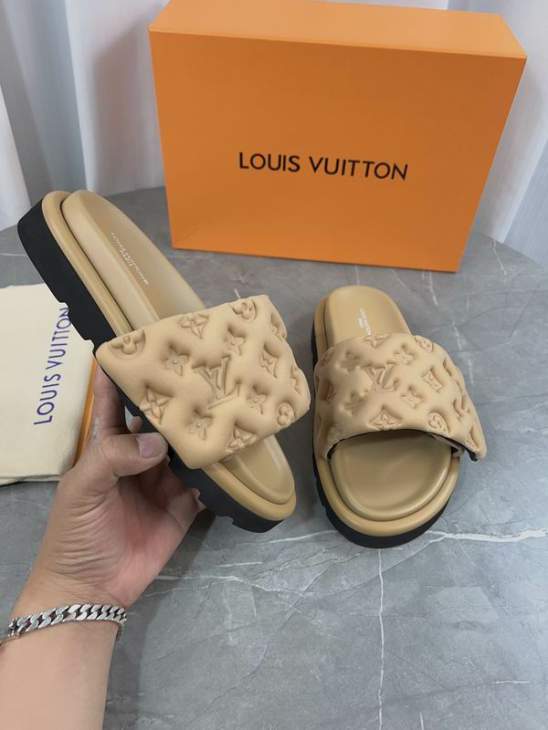 Picture of Louis Vuitton Slippers _SKULVsz35-45mnf02101158